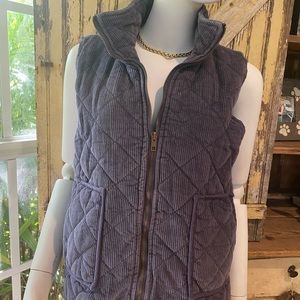 Quilted corduroy vest with pockets women’s size small zippered and pockets